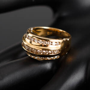 Ring in 750- Gelbgold mit 37 Brillanten zus. ca. 0.92 ct  Diese Ware steht erneut zur Auktion unter der Warennummer 4871513