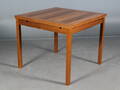 Dansk møbelproducent.  Spisebord af teak med hollandsk udtræk