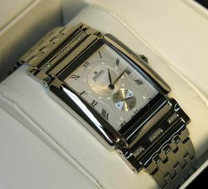 JULLOU. Dansk design. Armbåndsur.