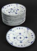 Royal Copenhagen. Musselmalet halvblonde, middagstallerkner 571 13