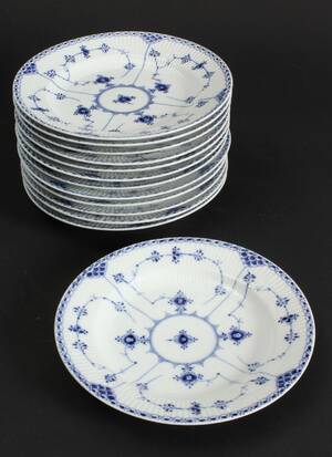 Royal Copenhagen. Musselmalet halvblonde, middagstallerkner 571 13