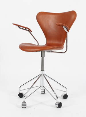 Arne Jacobsen. Kontorstol med armlæn, model 3217 