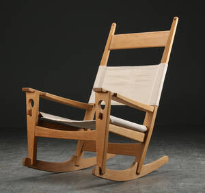 Hans J. Wegner. Nøglehullet Gyngestol af egetræ 