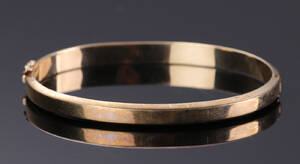Armring i 8 kt guld med sisilering. Denne vare er sat til omsalg under nyt varenummer 4635505