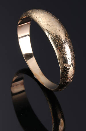 Armring i 14 kt guld med sisilering. Denne vare er sat til omsalg under nyt varenummer 4635508