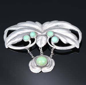 Ella Nielsen. Tidlig skønvirkebroche udført af 826 sølv. 1900-tallets begyndelse