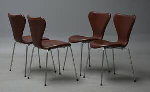 Arne Jacobsen. Fire stole, model 3107 betrukket med Classic læder, ny højde 4