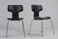 Arne Jacobsen. Sæt T-stole  hammer, model 3103 betrukket med sort analin læder 2.