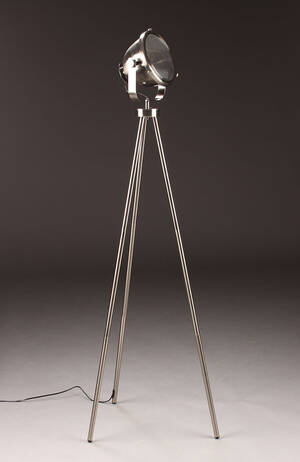 Gulvlampe industrielt fra Alpe design Denne vare er sat til omsalg under nyt varenummer 4200003