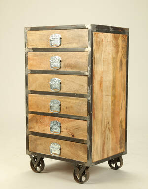 Kommode af træ og metal. Industrielt design