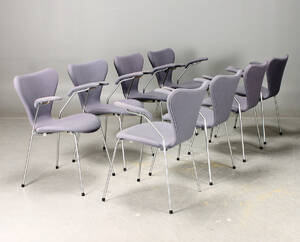 Arne Jacobsen, 8 stolar 3207 Sjuan, Fritz Hansen