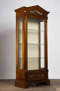Vitrine, Holz, Glas, klassizistisches Stilmöbel