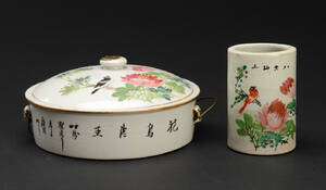 Penselbæger og lågkrukke af porcelæn, 1900-tallet 2