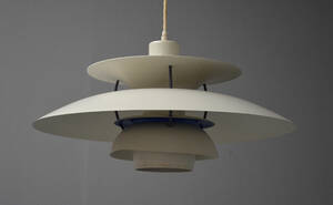 Poul Henningsen. PH5 pendel med skærme af hvidlakeret aluminium