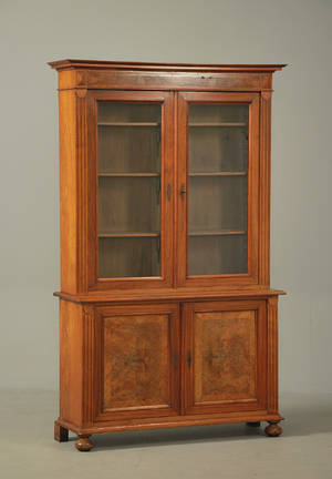 Bogskab af nøddetræ, 1800-tallets 2. halvdel