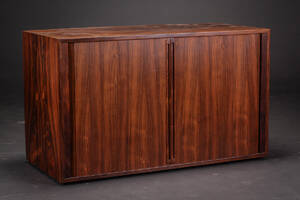 Dansk møbelproducent. Musikskab af fineret palisander