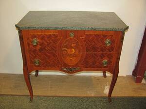 BYRÅ GUST STIL, INTARSIA, MARMORSKIVA  