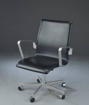 Arne Jacobsen. Oxford kontorstol med armlæn, model 3291