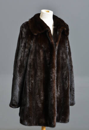 Pelsfrakke af mink, ca. str. 40 Denne vare er sat til omsalg under nyt varenummer 4216623