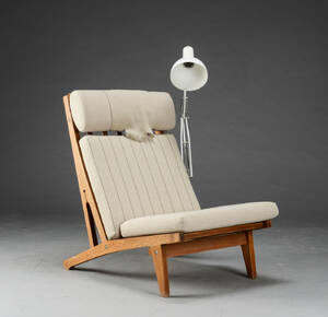 Hans J. Wegner. Lænestol model GE-375.