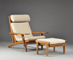 Hans J. Wegner. Lænestol med skammel, model. GE-375 