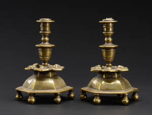 Et par lysestager af messing, 17001800-tallet 2 Denne vare er sat til omsalg under nyt varenummer 4453209