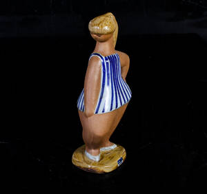 Lisa Larson för Gustavsberg, Dora, figurin