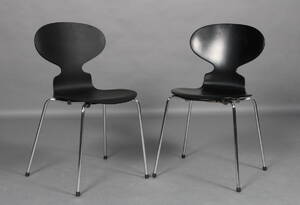 Arne Jacobsen. Sæt på to stole, model 3101 Myren, 2 