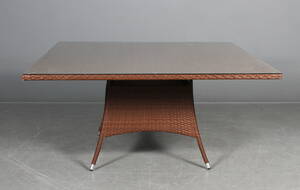 Firkantet havebord , brunt polyrattan  Denne vare er sat til omsalg under nyt varenummer 4278418
