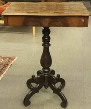 Sybord, på pelarfot