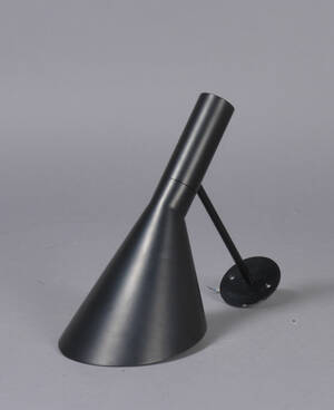 Væglampe, Louis Poulsen, AJ-væglampe af Arne Jacobsen 