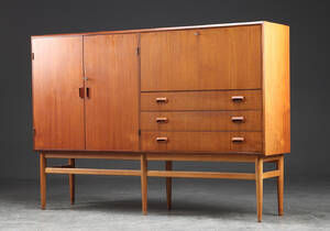 Skænk af teak og eg, 1950erne, dansk møbelproducent