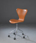 Arne Jacobsen. Kontorstol, model 3117, cognacfarvet læder Arne Jacobsen. 