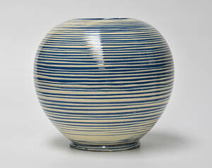 Herman A. Kähler. Kugleformet vase af glaseret lertøj