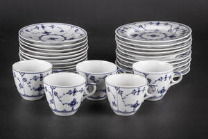 Royal Copenhagen. Diverse samling musselmalet service 26 