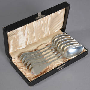 Bernstorff. Seks middagsskeer af hammerslået sølv 6 Denne vare er sat til omsalg under nyt varenummer 4059042