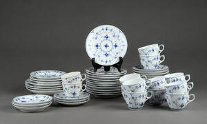 Royal Copenhagen. Musselmalet riflet, dele af kaffeservice 51