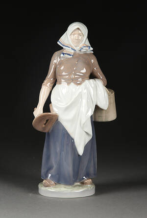 Royal Copenhagen. Malkepige, figur af porcelæn, nr. 899, 