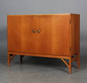 Børge Mogensen. Skænk af eg, model 232