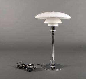 Poul Henningsen. PH 32 bordlampe