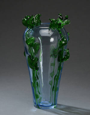 Glasvase med bladværk