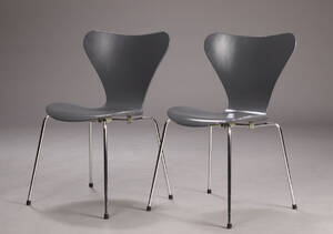 Arne Jacobsen. Par 7er spisestole, model 3137 2