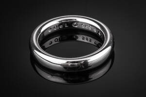 Ole Lynggaard. The Ring af hvidguld 14 kt.. Str. 4.