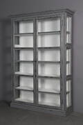 Vitrineskab. Gråbemalet.