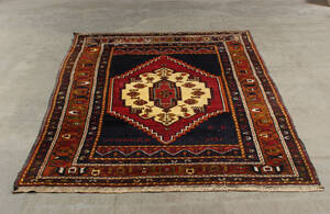 Orientalsk tæppe. 255 x 156 cm