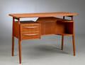 Dameskrivebord af teak. 
