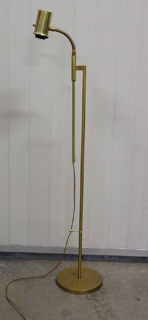 Golvlampa i mässing, höj och sänkbar