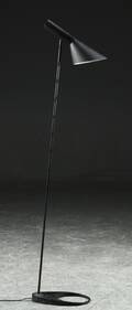 Arne Jacobsen. AJ standerlampe, sort
