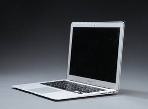 6393 - Macbook Air, model A1466, uden harddisk Denne vare er sat til omsalg under nyt varenummer 4622223