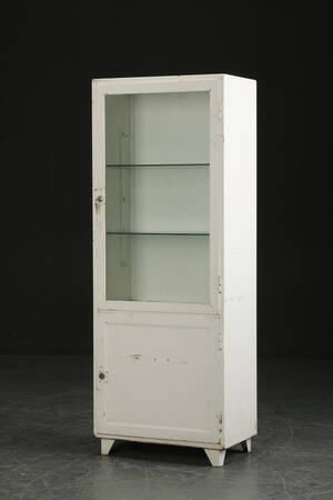 Vitrine-tandlægeskab, metal og glas, 1950erne